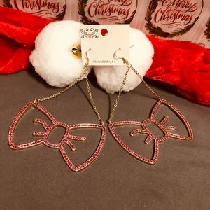 Bow earrings.